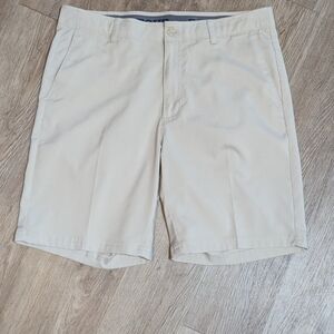 Men's PGA Tour Beige Shorts Size 34